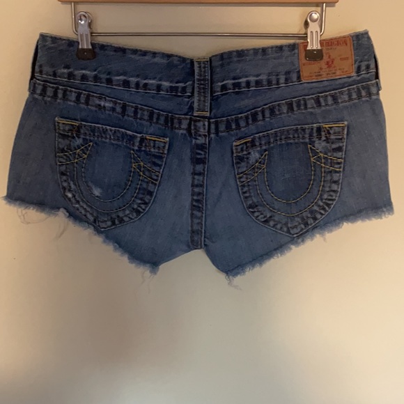 Shorts - Picture 2 of 3